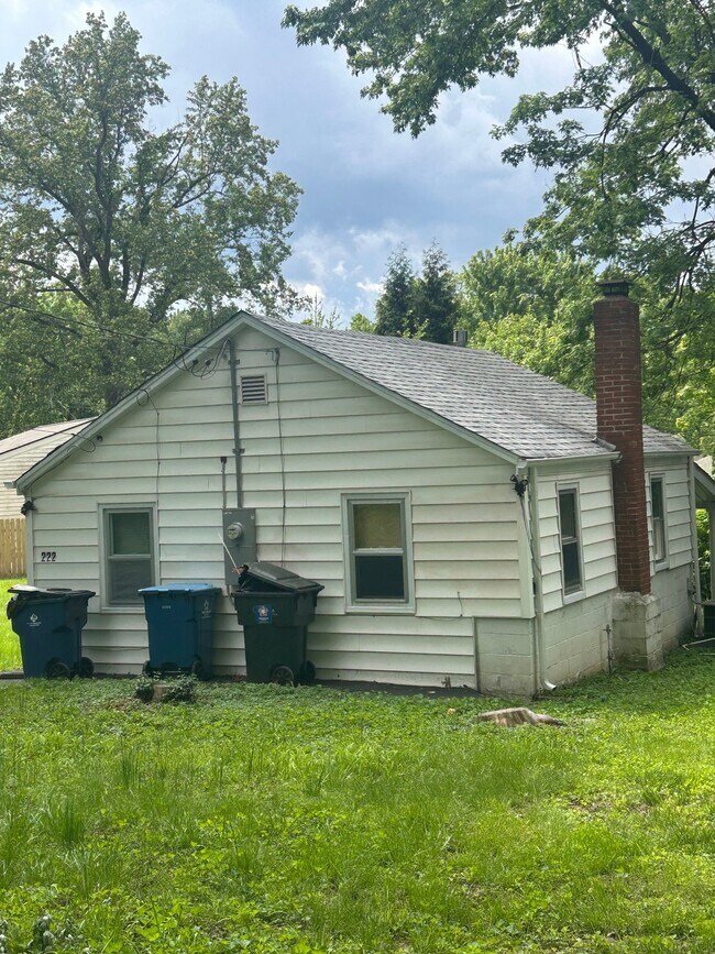 Photo - 222 Manning Ave