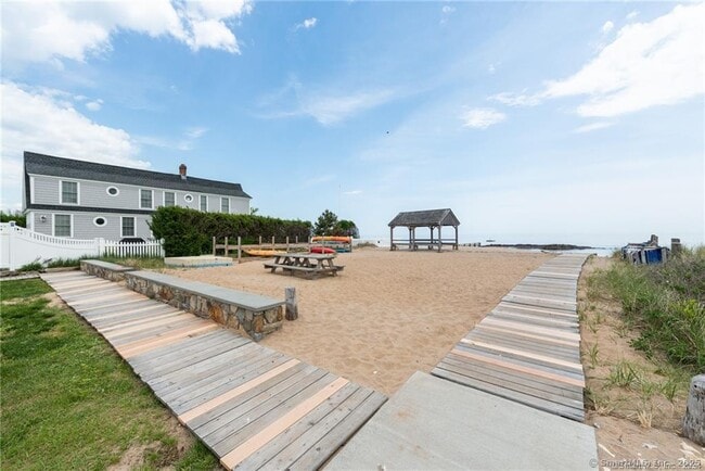 Photo - 147 Overshore Dr W