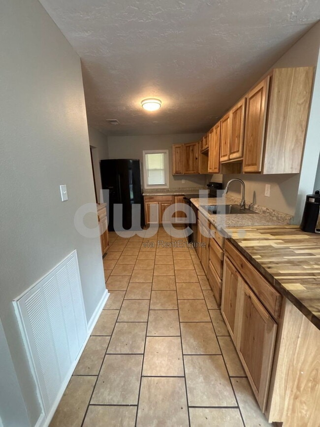 Photo - 2445 Yates Dr