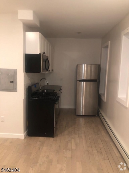 Building Photo - 4 Meadow St Rental