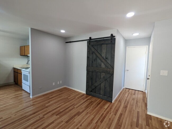 Building Photo - 942 Kiely Blvd Rental