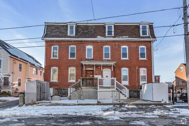 Building Photo - 40 Summer St Unit 2 Rental