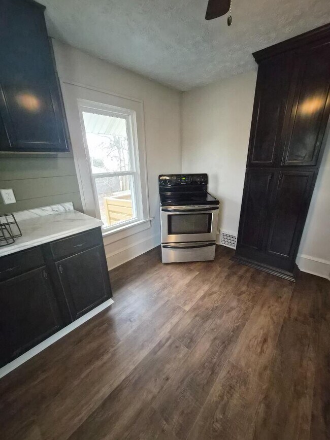 Photo - 323 Bedford Ave NW