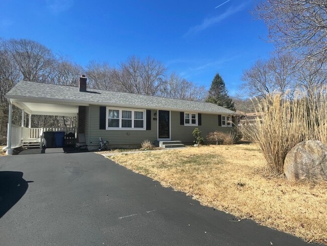 Building Photo - Quaint Single Family in Mystic! Rental