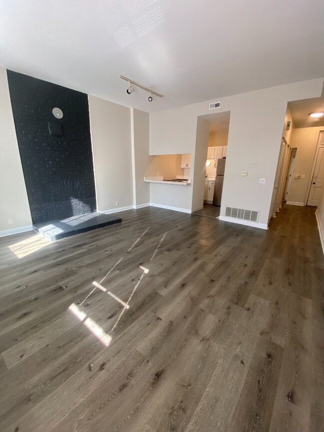 Photo - 911-A Geyer Unit 911-A