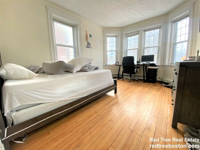 Photo - 71 Babcock St Unit 1