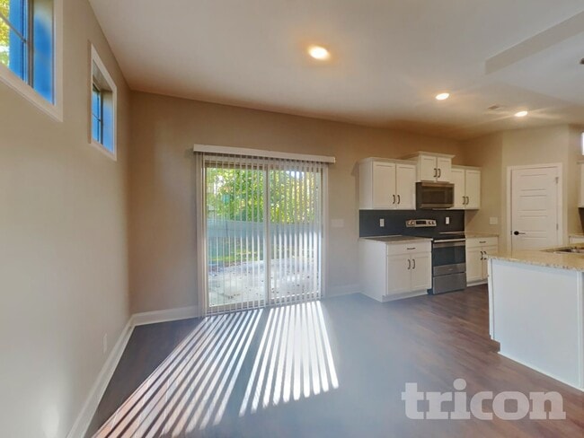 Photo - 124 Lucerne Ln