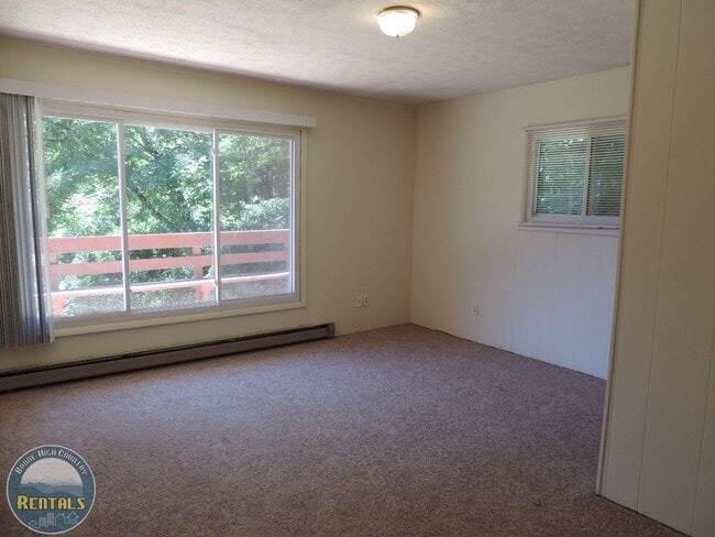 Photo - Upper Duplex off Pinnacle--Close to Campus!