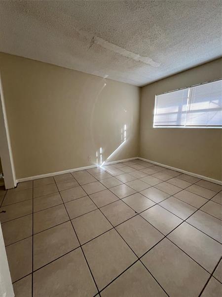 Photo - 437 NW 9th Ave Unit 2