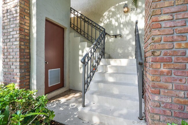 8049 Aberdeen Dr Unit 202