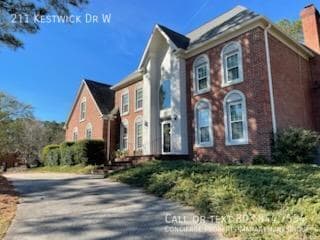 Photo - 211 Kestwick Dr W