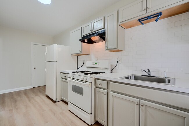 Photo - 2976 Cornwall Rd Unit 1