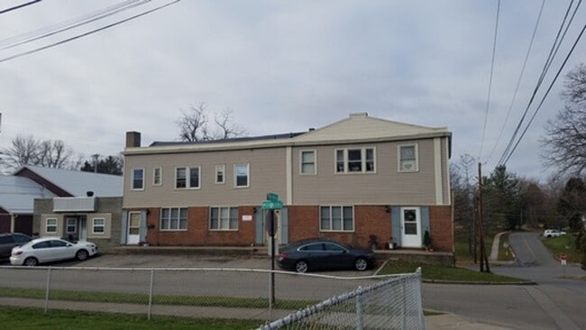 Building Photo - 595 Rock Beach Rd | Apt 1 | 2 BD/1 BA | Ir... Unit 595-01