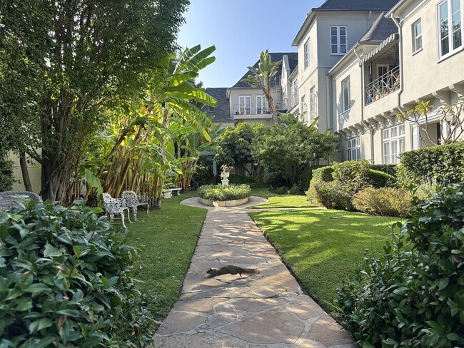 Building Photo - 1407 Laurel Ave Unit 1407A