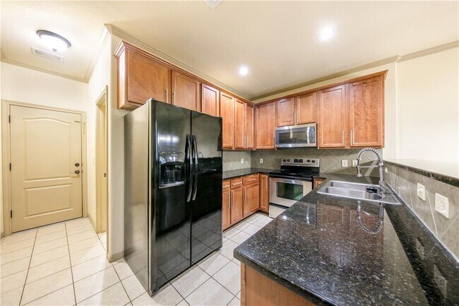 Photo - 2101 Town Centre Dr Condo