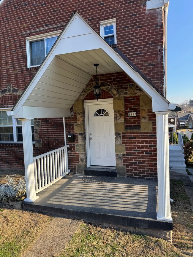 Updated 3 Bed 1 Bath House on Quiet Street!!! - Updated 3 Bed 1 Bath House on Quiet Street!!!