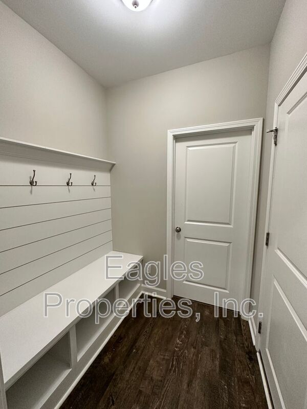 Photo - 451 Fallingbrook Dr