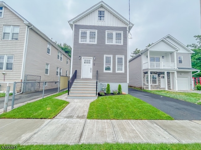 Building Photo - 413 E 9th Ave