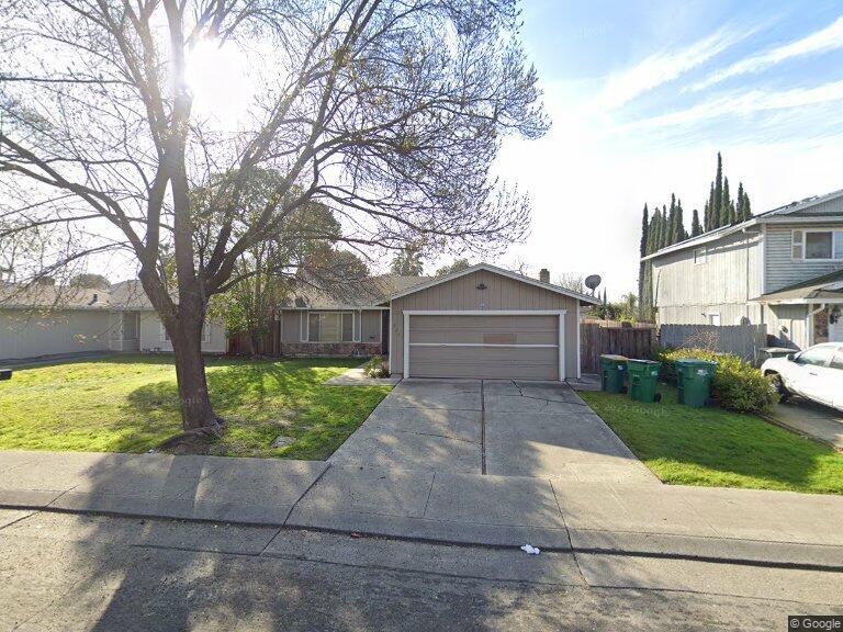 Photo - 924 Sutherland Dr House