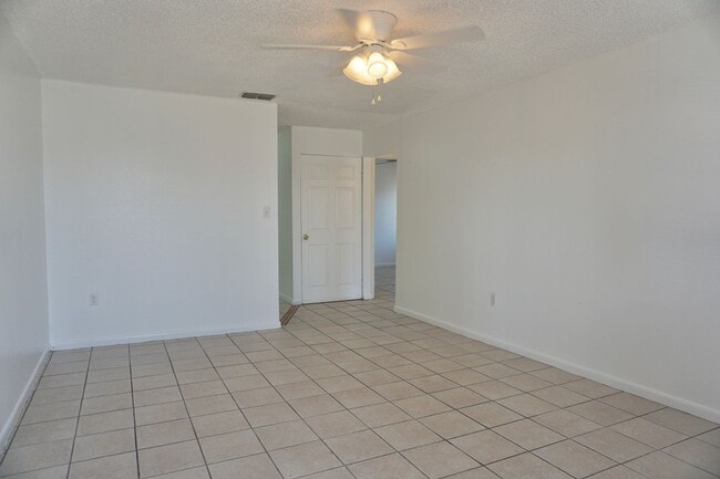 Photo - 2563-2567 Elm Ave Unit 2567