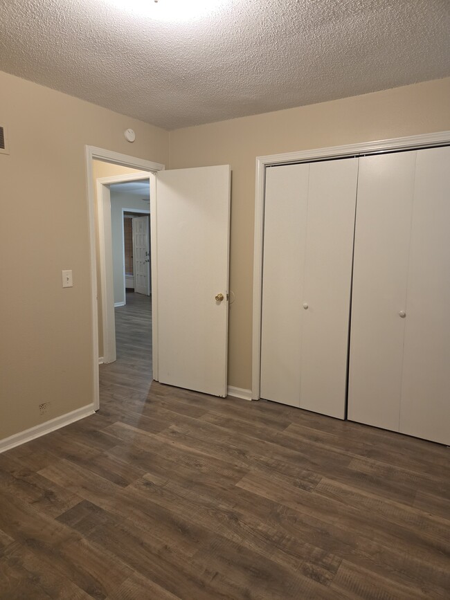 Photo - 2102 Chateau Dr