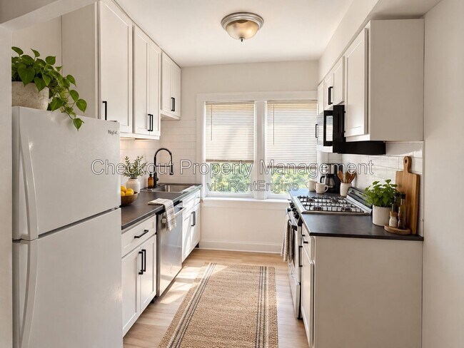7334-40 Forsyth Blvd