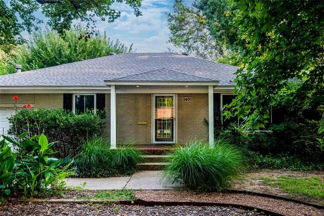 Photo - 1400 Huntington Way House