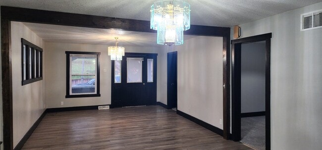 Photo - 144 S Main St