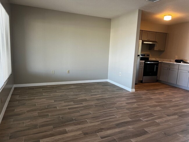 Photo - 2BD/1BA/Single carport - Venice