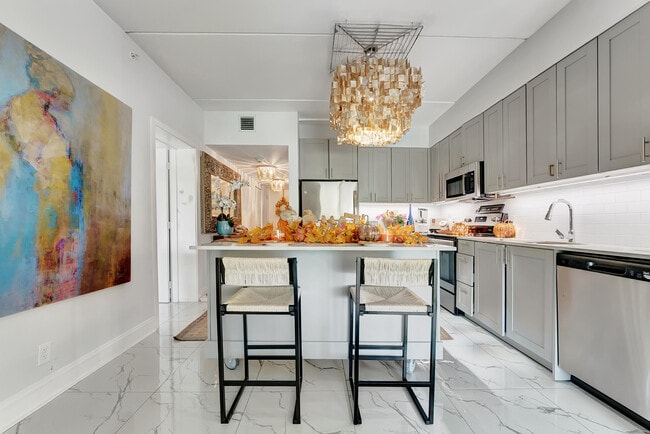 Photo - 250 W Hidden Valley Blvd Unidad 3