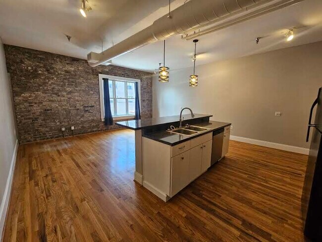 Building Photo - 1417 Market St