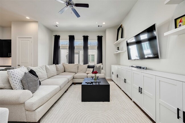 Photo - 108 Knightsbridge Park Ln