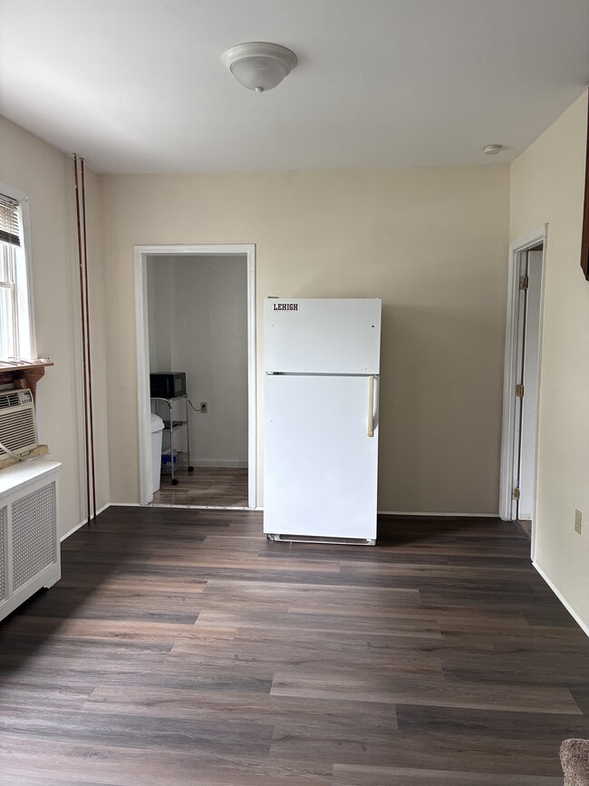 Photo - 307 W 8th St