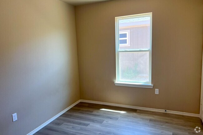 Building Photo - 2928 E Cornell St Rental