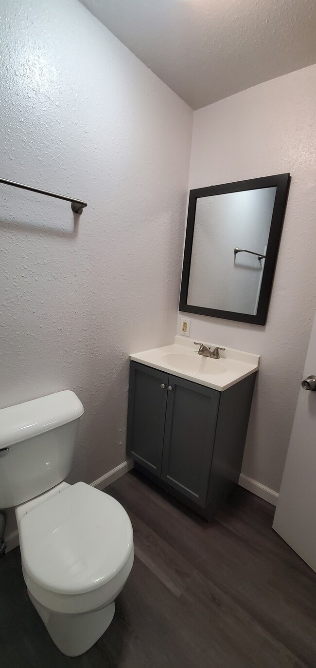 baño - 913 N Greenwood St #D Unidad D