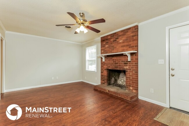 Photo - 2349 Swindon Ln