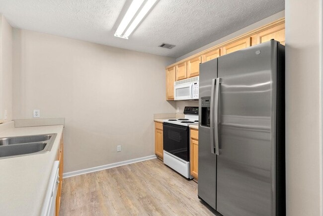 Photo - 2 Bedroom 2 Bath Condo on Donahue Dr Unidad 2-204