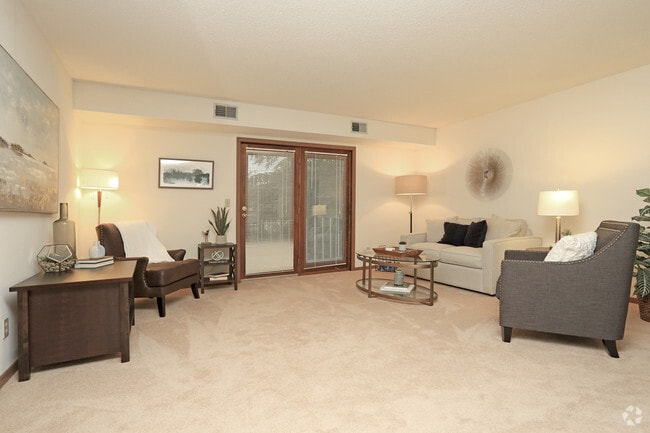 2BR, 2BA - 960 SF