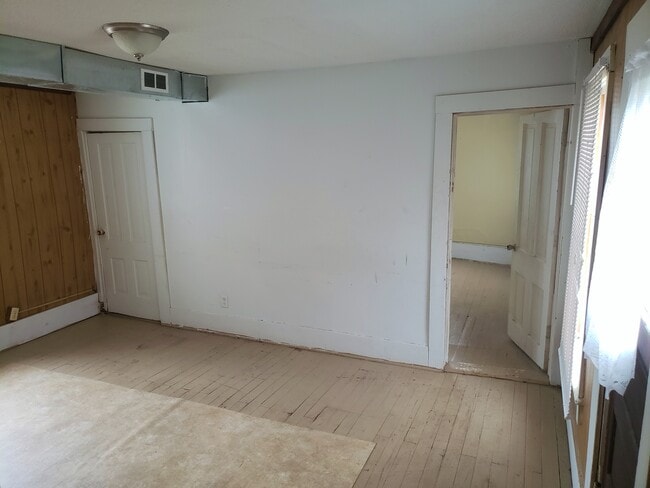 Photo - 210 4th St S