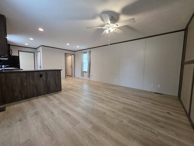 Photo - 1300 W Commodore Blvd