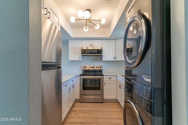 Building Photo - 4150 E Cactus Rd Unit 216