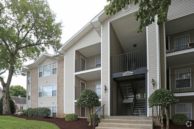 Building Exterior - 1909 Campus Flats Apartments