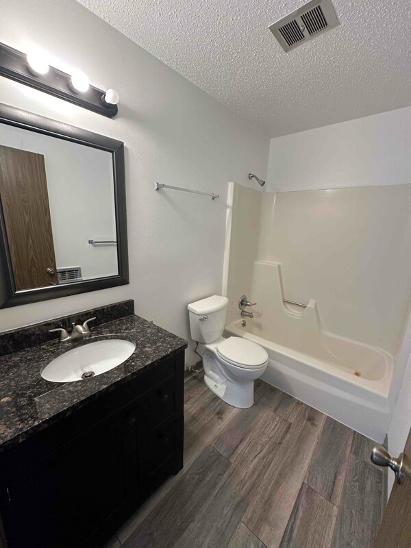 Photo - 720 1st St NE