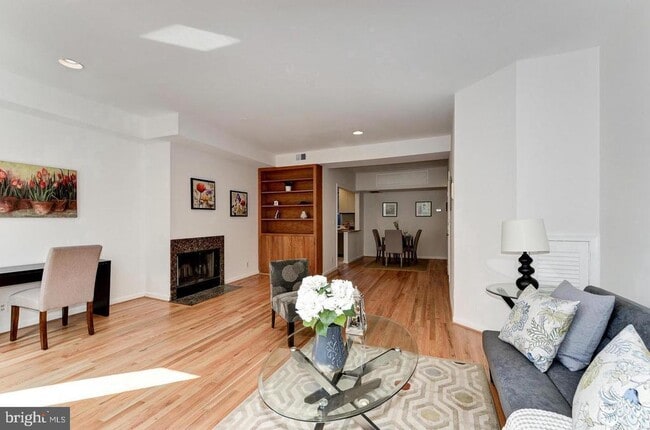 Photo - 1112 25th St NW
