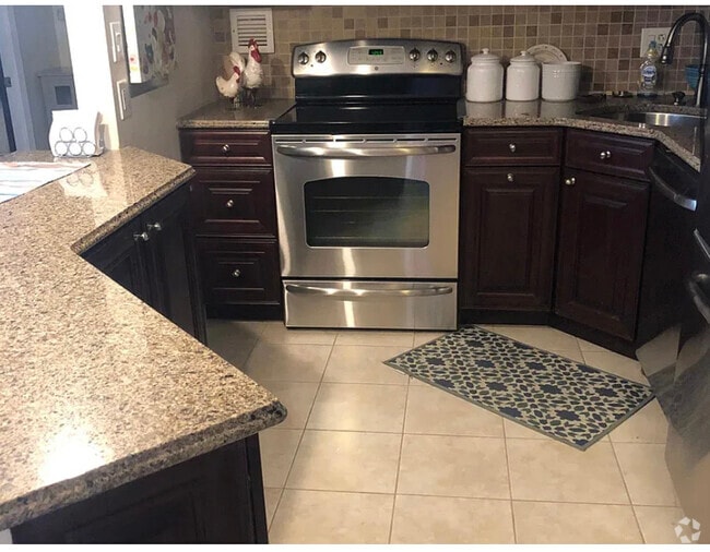 Building Photo - 1800 Roundhill Rd Unit 802 Rental