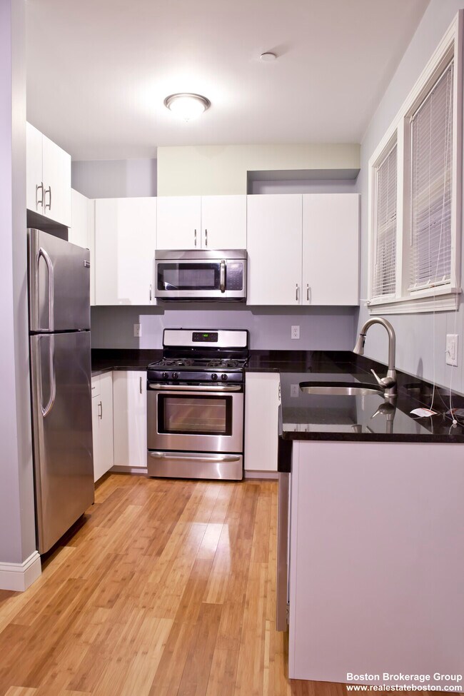 Photo - 195 W 3rd St