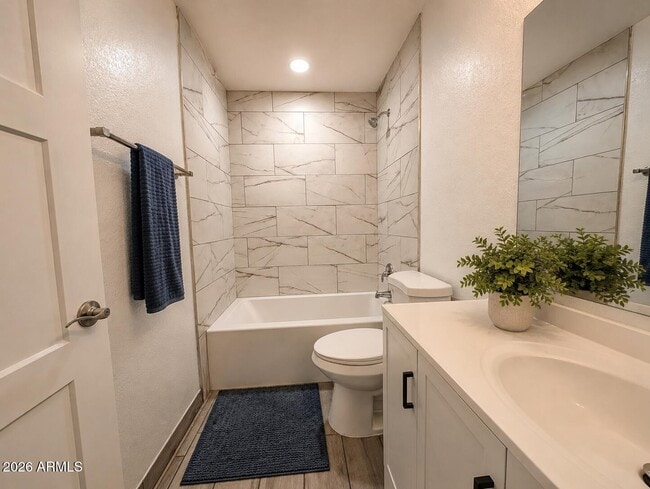 Building Photo - 623 S Olive