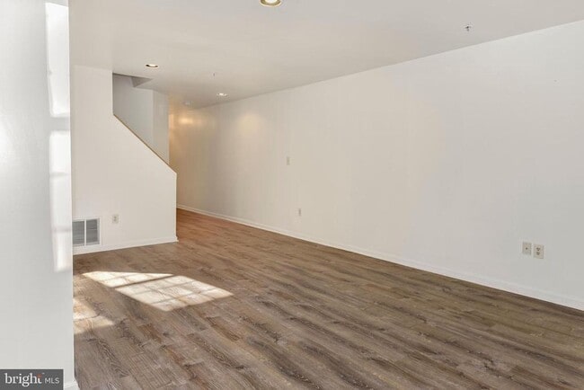 Photo - 43 Bank Spring Ct