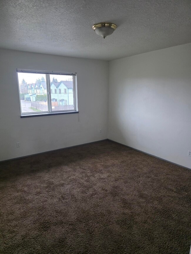 Photo - 264 Ecols St S