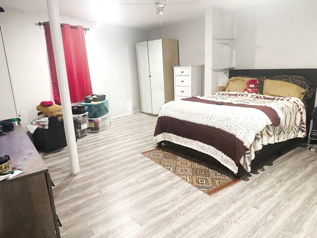 1 Gardner Ave Unidad Back Unit